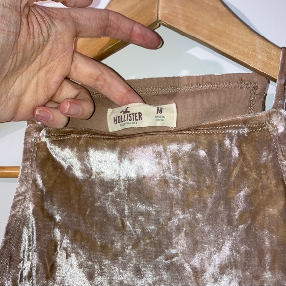 Hollister Gold Shimmer Velvet Cropped Halter Top women’s size M w/ built in bra - Picture 5 of 7